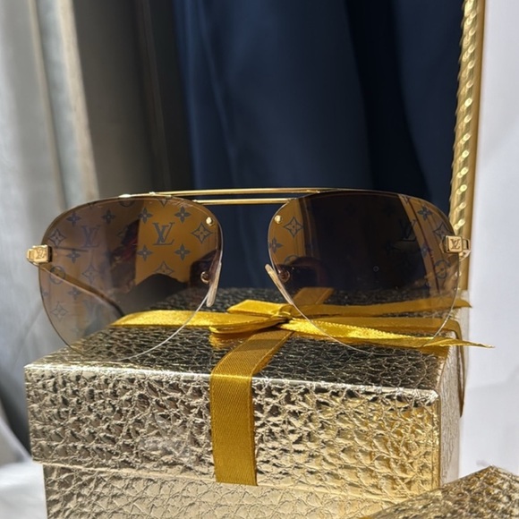 🧡Louis Vuitton Z1020W Gold Monogram Clockwise Sunglasses - Picture 4 of 14